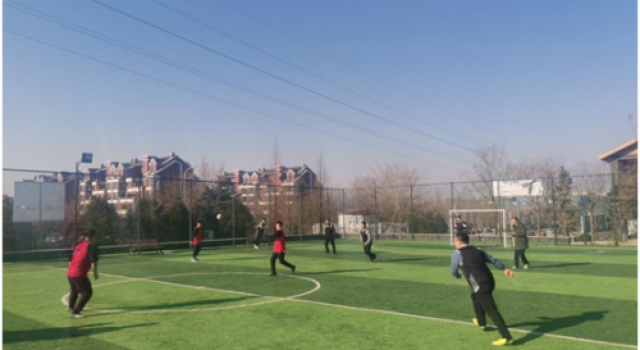 快乐足球，追逐梦想，放飞未来